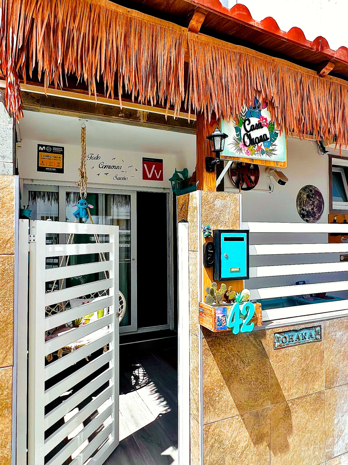 Casa Ohana - entrance and exterior