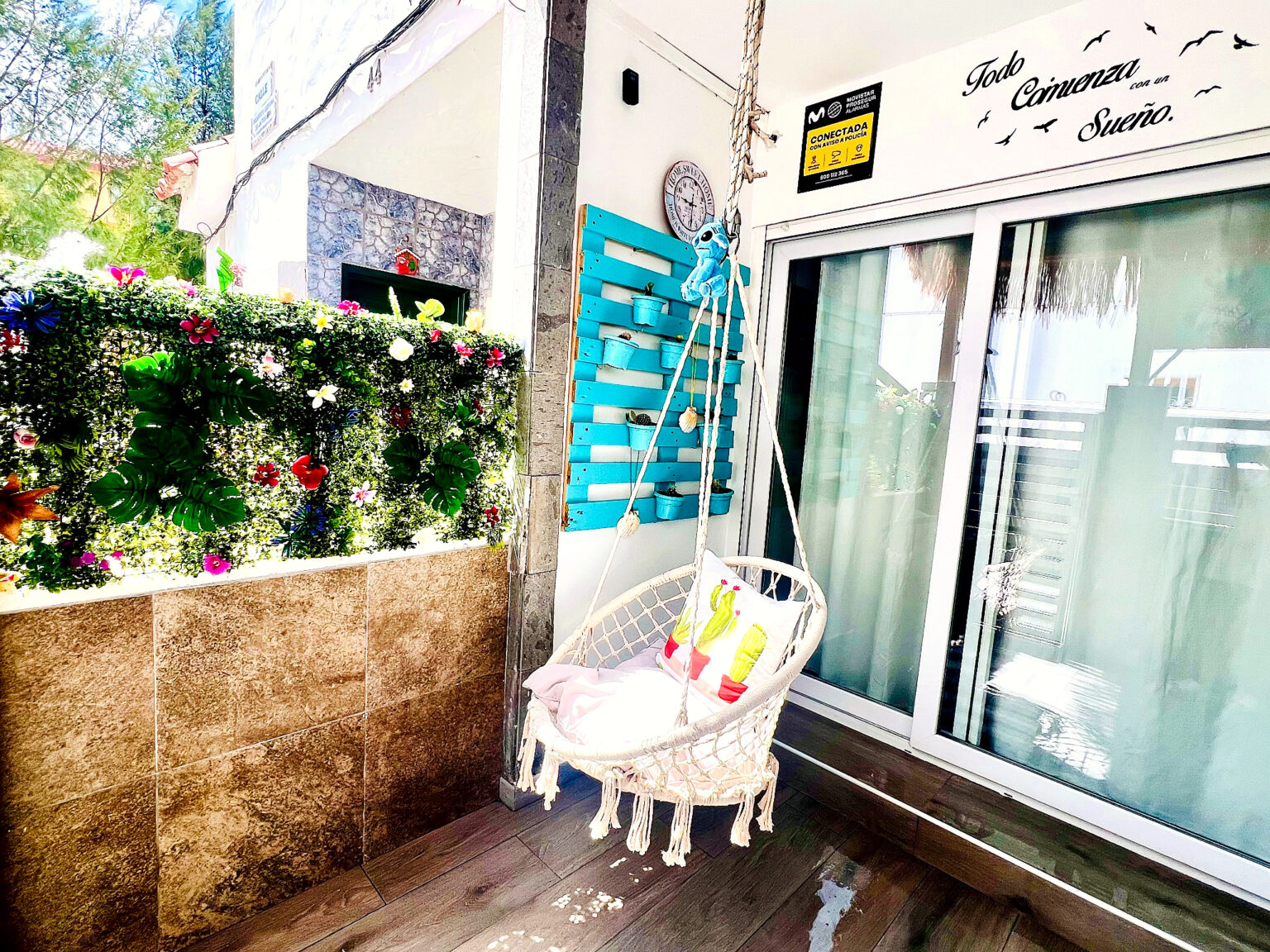 Casa Ohana - entrance and exterior